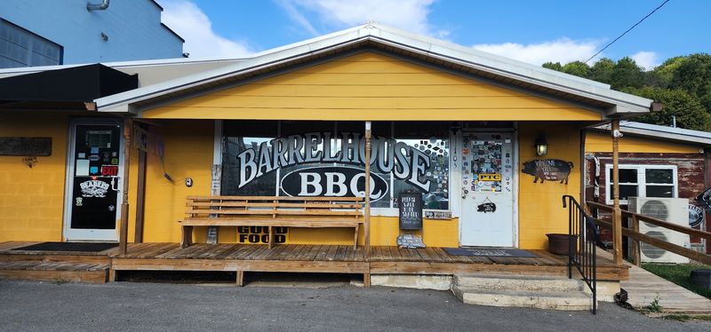 Barrel House BBQ, Lynchburg Barrel House BBQ, Lynchburg