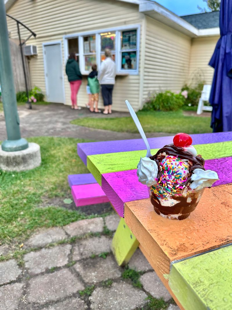 Bayside Scoops and Stone Hunts at Hal's About Ice Cream, Petoskey Bayside Scoops and Stone Hunts at Hal's About Ice Cream, Petoskey