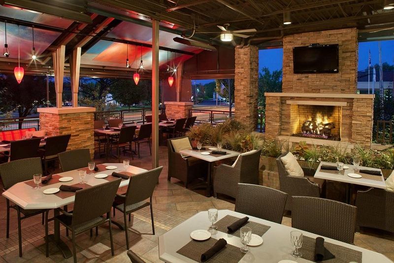 Beau's Grille at DoubleTree by Hilton, Akron
