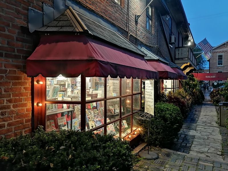 Beautiful Garden Entry and Cozy Atmosphere