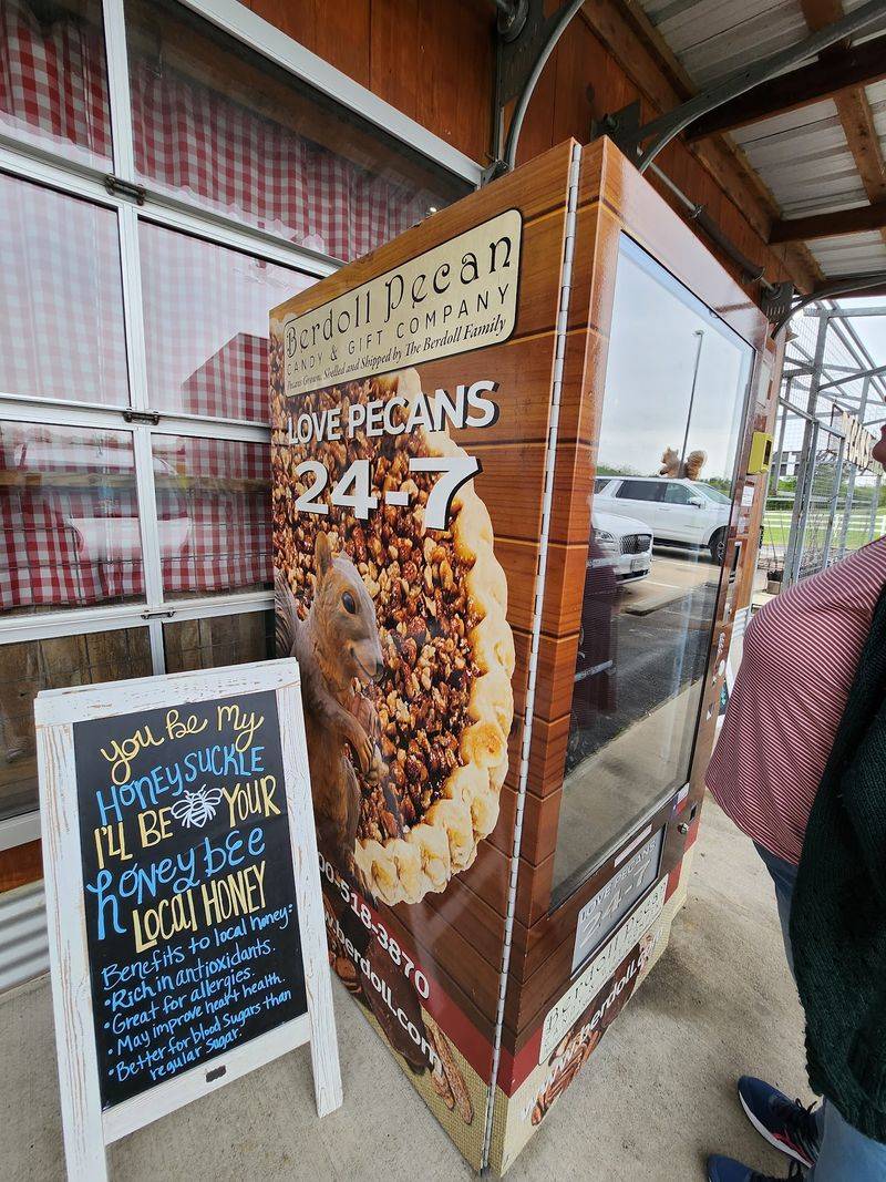 Berdoll Pecan Candy & Gift Company (Cedar Creek) Berdoll Pecan Candy & Gift Company (Cedar Creek)