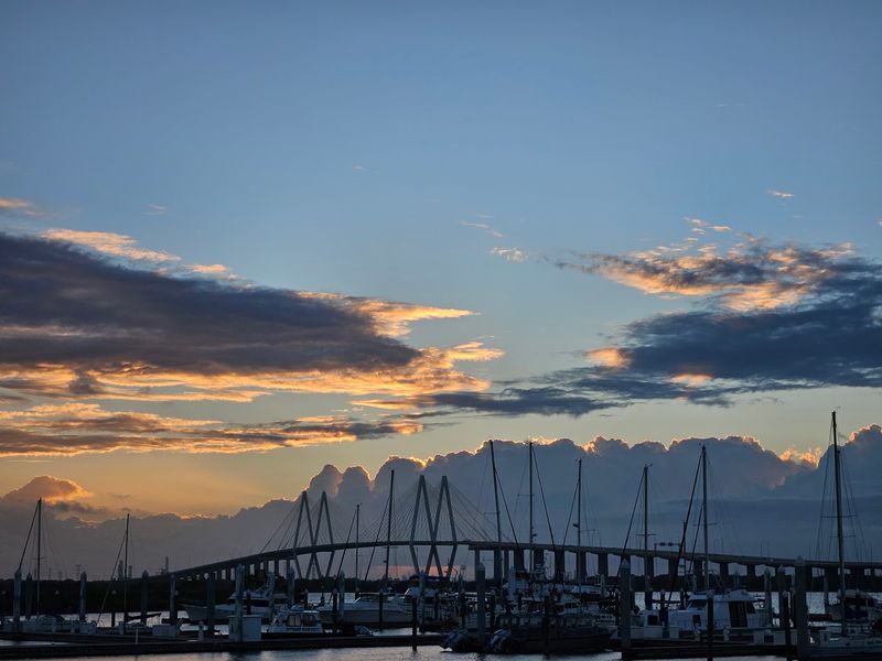 Best Times to Cross for Stunning Sunrise and Sunset Colors