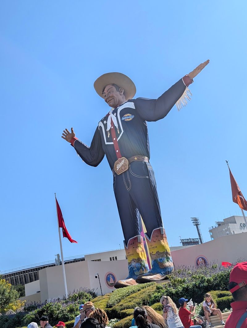 Big Tex Welcomes You to the Biggest Fair in the Nation Big Tex Welcomes You to the Biggest Fair in the Nation