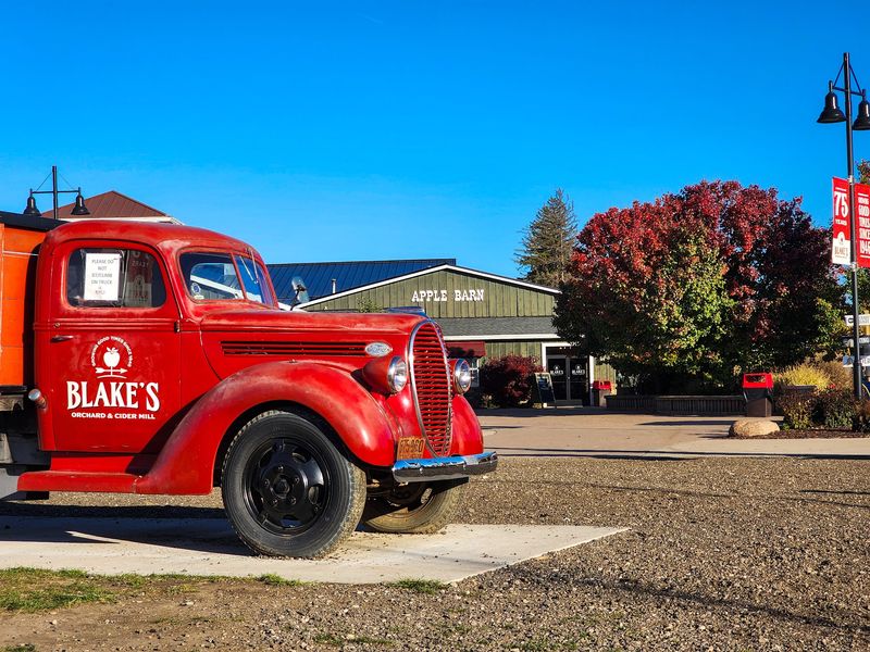 Blake’s Orchard & Cider Mill - Armada Blake’s Orchard & Cider Mill - Armada