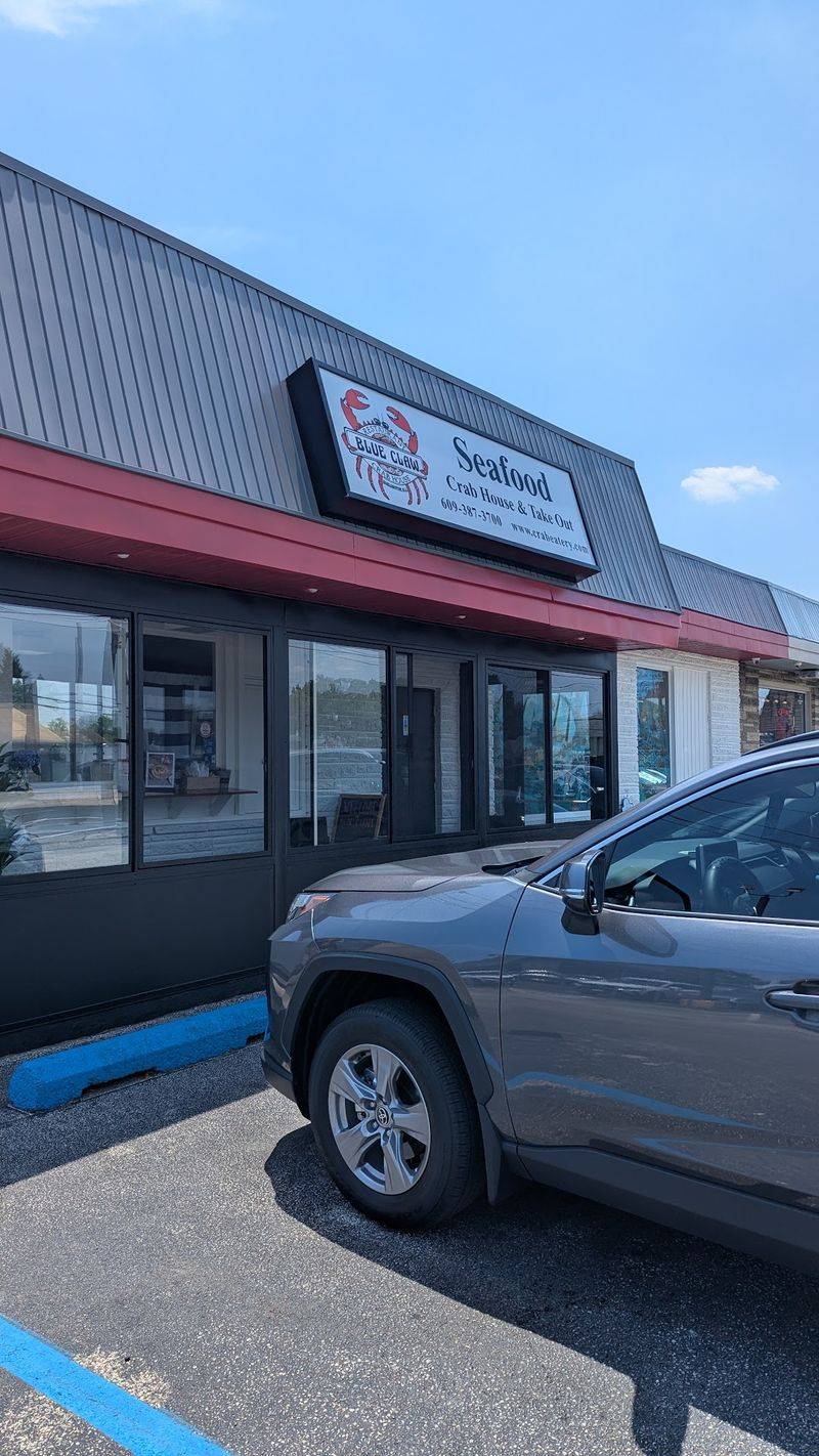Blue Claw Seafood & Crab Eatery - Burlington