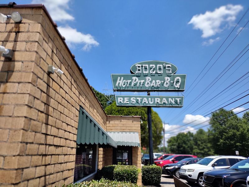 Bozo's Hot Pit Bar-B-Q, Mason