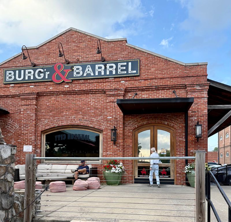 Burg'r & Barrel Burg'r & Barrel