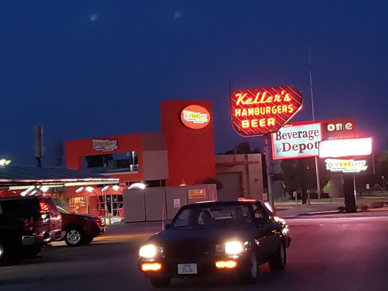 Carhop Service That Brings the 1950s Straight to Your Window Carhop Service That Brings the 1950s Straight to Your Window