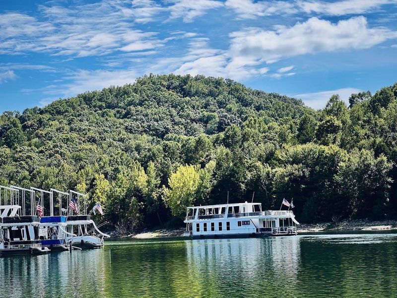 Center Hill Marina & Yacht Club - Lancaster