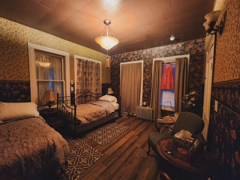 Charming Vintage Rooms That Set the Perfect Spooky Mood Charming Vintage Rooms That Set the Perfect Spooky Mood