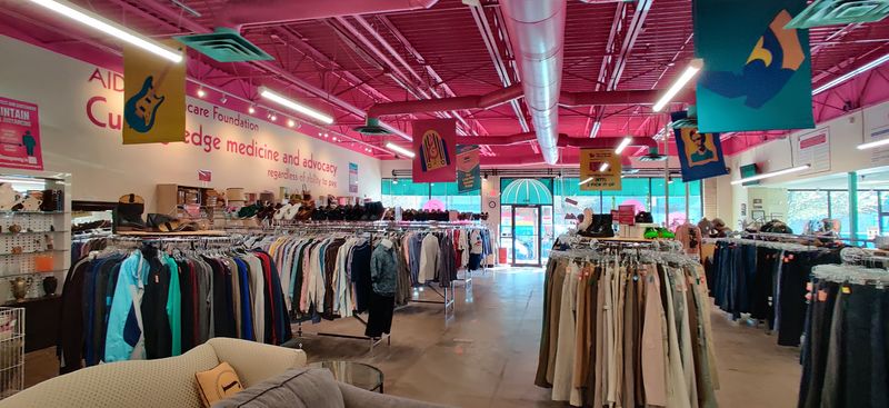 Clean and Organized Shopping Environment Clean and Organized Shopping Environment