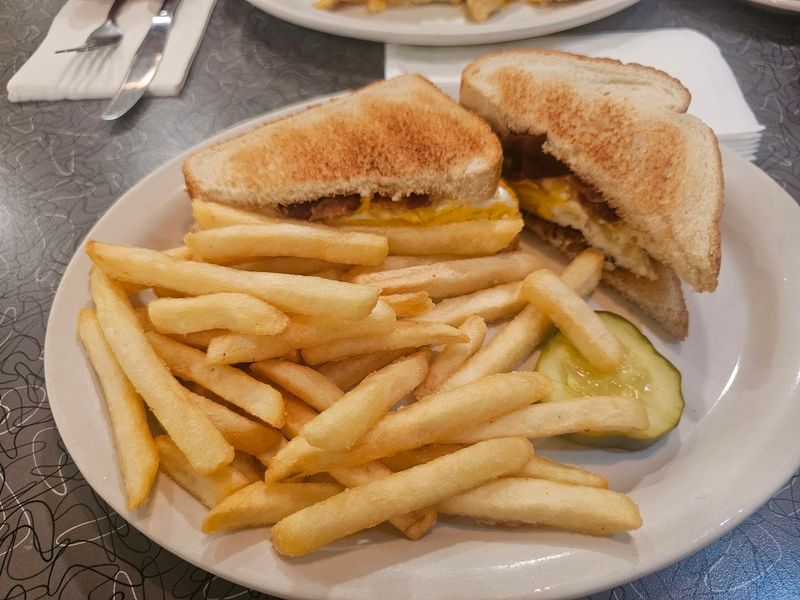 Comfort Plates That Feel Like a Throwback Comfort Plates That Feel Like a Throwback
