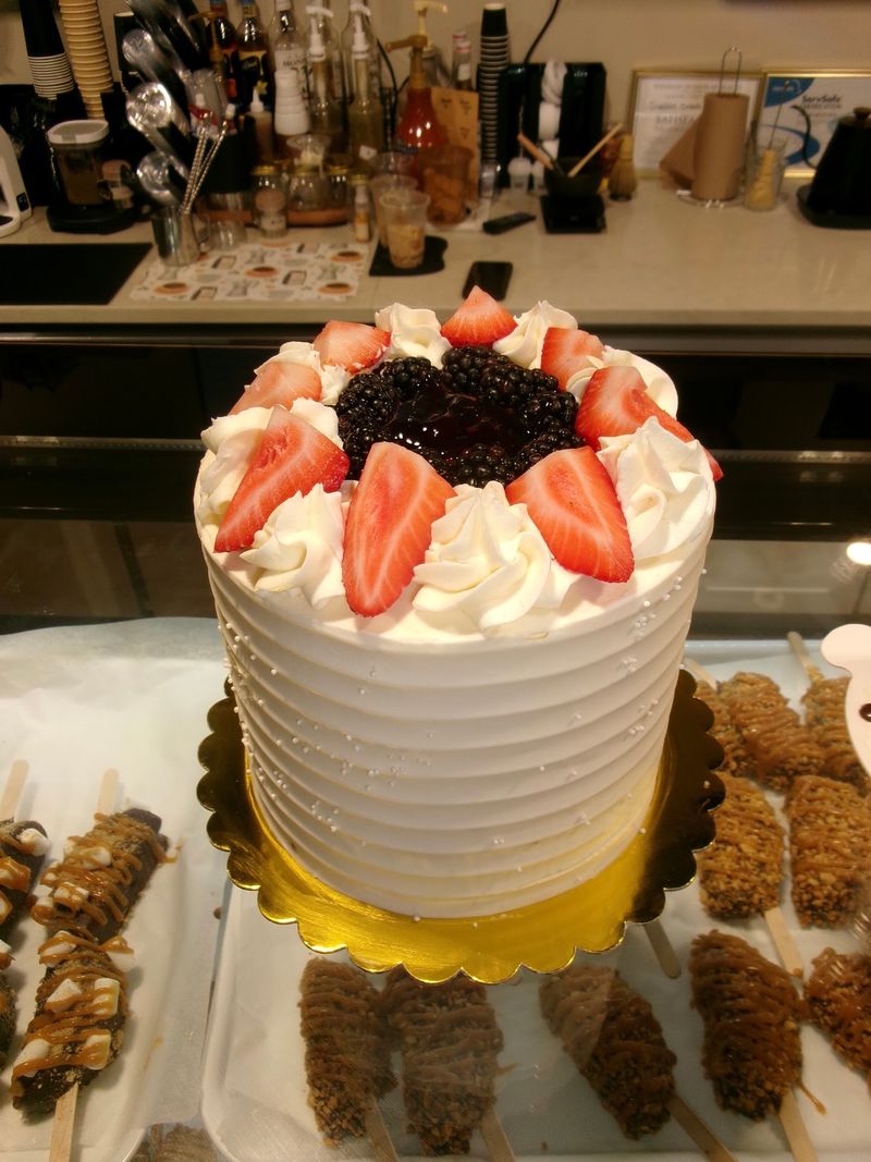 Custom Cakes and Warm Service Keep Customers Coming Back Custom Cakes and Warm Service Keep Customers Coming Back