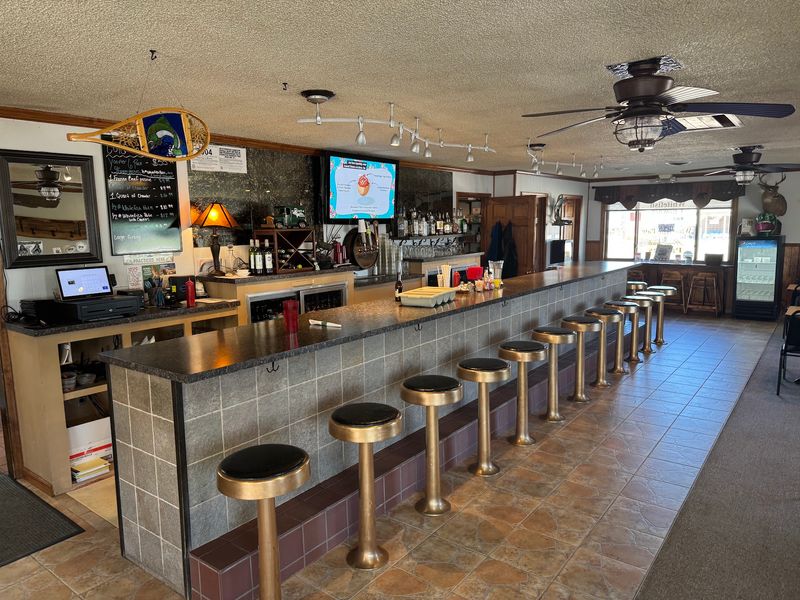Cut River Inn, Naubinway