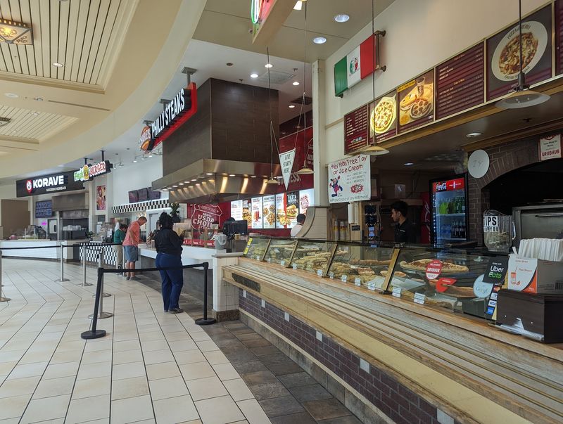 Food Court Breaks And An Easy Entertainment Add-On Food Court Breaks And An Easy Entertainment Add-On