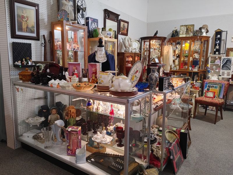 Days of Olde Antiques & Collectibles - Galloway Days of Olde Antiques & Collectibles - Galloway