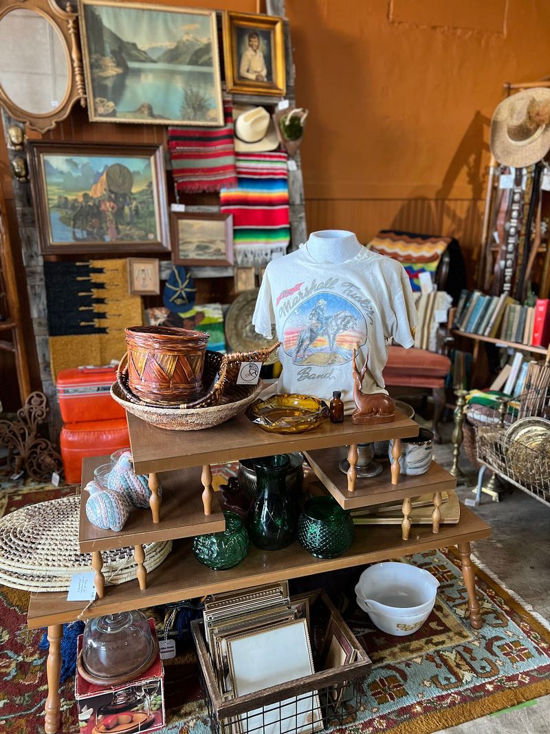 Decor Finds That Make a Space Feel Collected, Not Decorated Decor Finds That Make a Space Feel Collected, Not Decorated