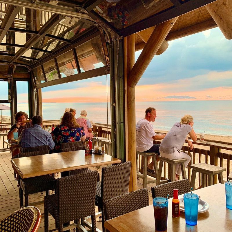 Dock’s Beach House Restaurant – Port Clinton