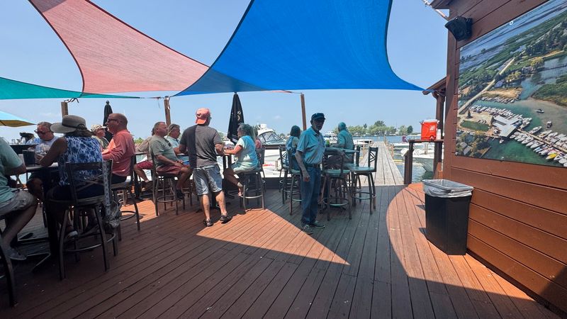 Dockside motion beats any ordinary lunch view Dockside motion beats any ordinary lunch view