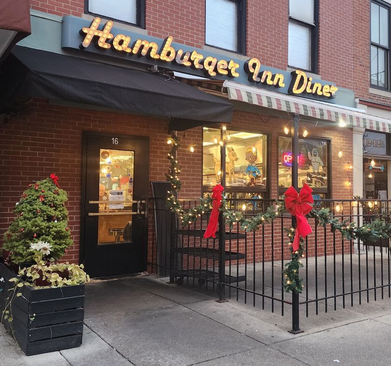 Downtown Location Turns Breakfast Into an Outing Downtown Location Turns Breakfast Into an Outing