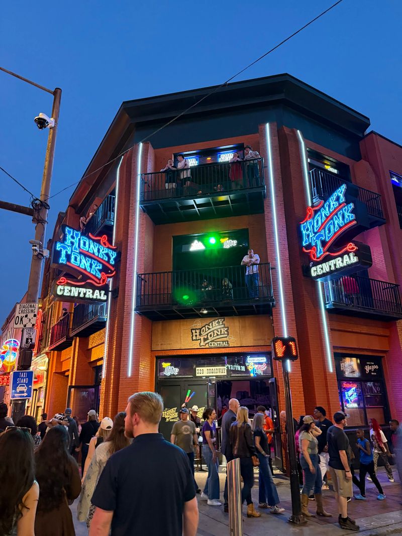 Drinks on Broadway Come With Tourist Prices