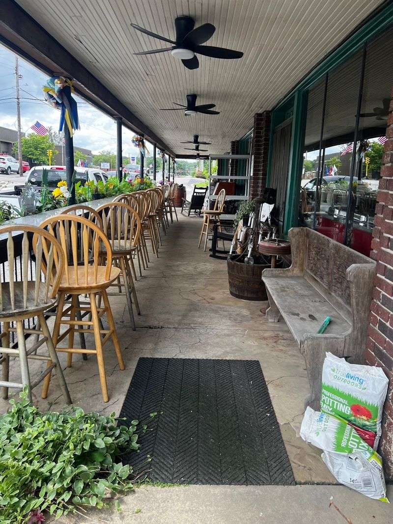 Dutch Maid Bakery, Tracy City
