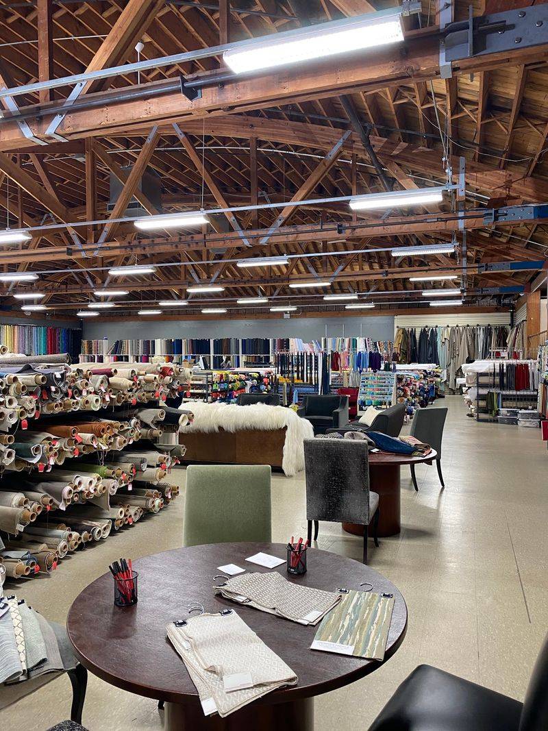 The Staff Turns a Huge Store Into an Easy One The Staff Turns a Huge Store Into an Easy One