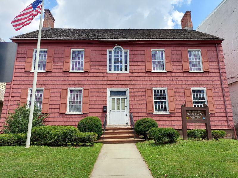 Elizabeth: A Colonial Capital With Urban Energy
