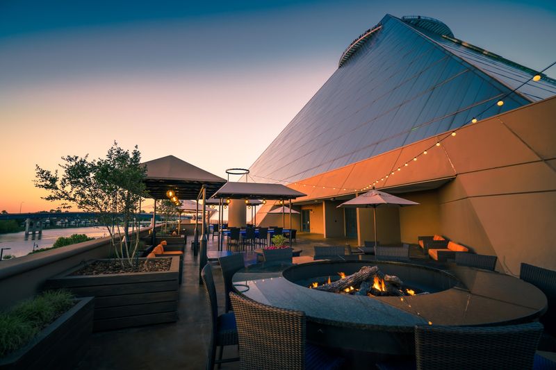 A Pyramid Setting That Defies Expectations