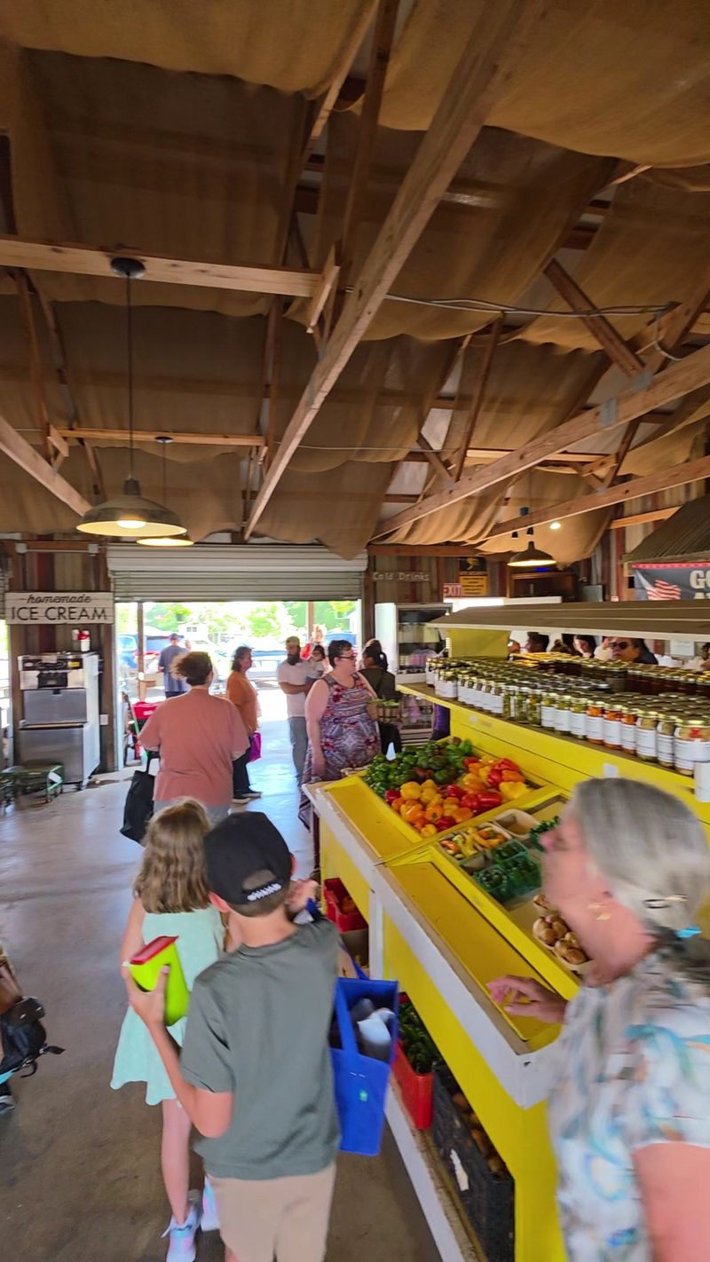 Farm-Fresh Produce Picked Daily Farm-Fresh Produce Picked Daily