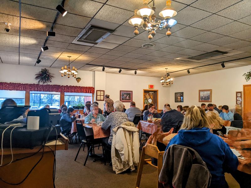 Fast Morning Service Keeps Regulars Coming Back Fast Morning Service Keeps Regulars Coming Back