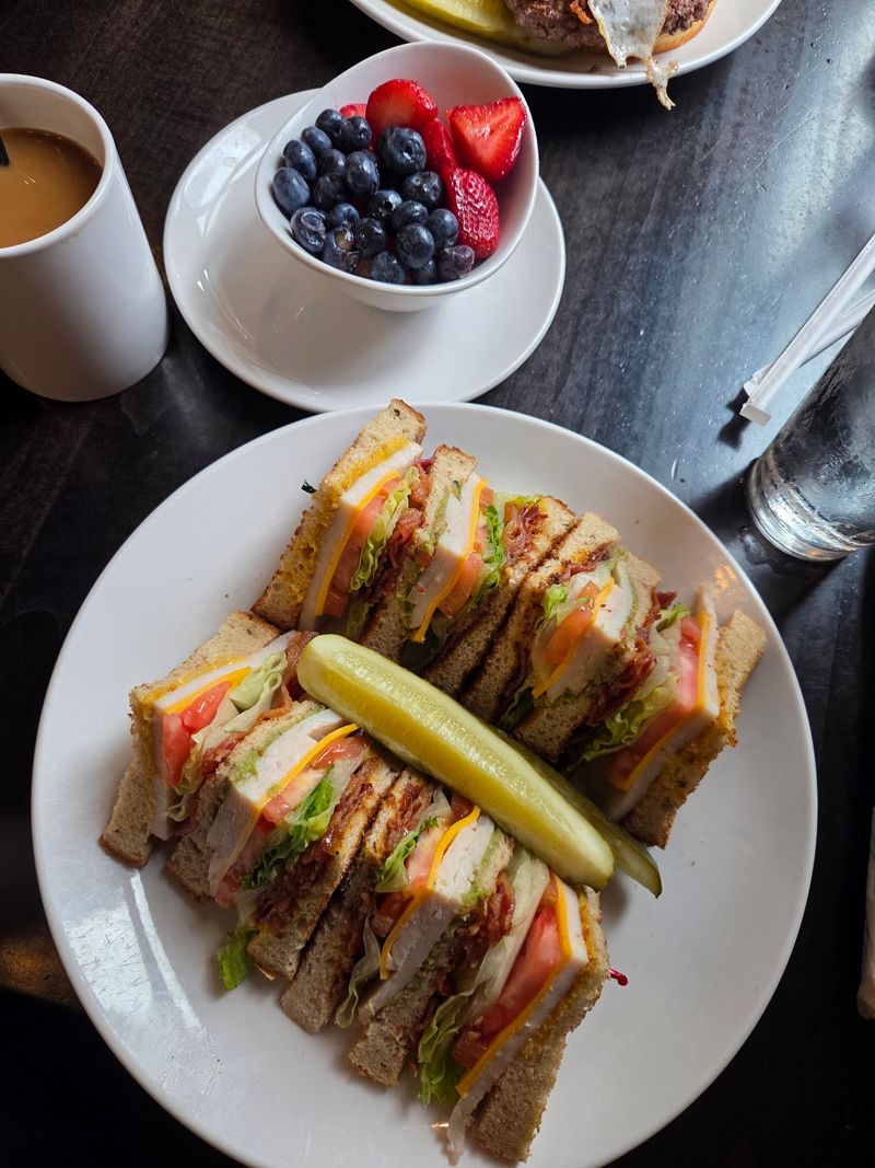 Fast Plates, Big Portions, Real Downtown Tempo Fast Plates, Big Portions, Real Downtown Tempo