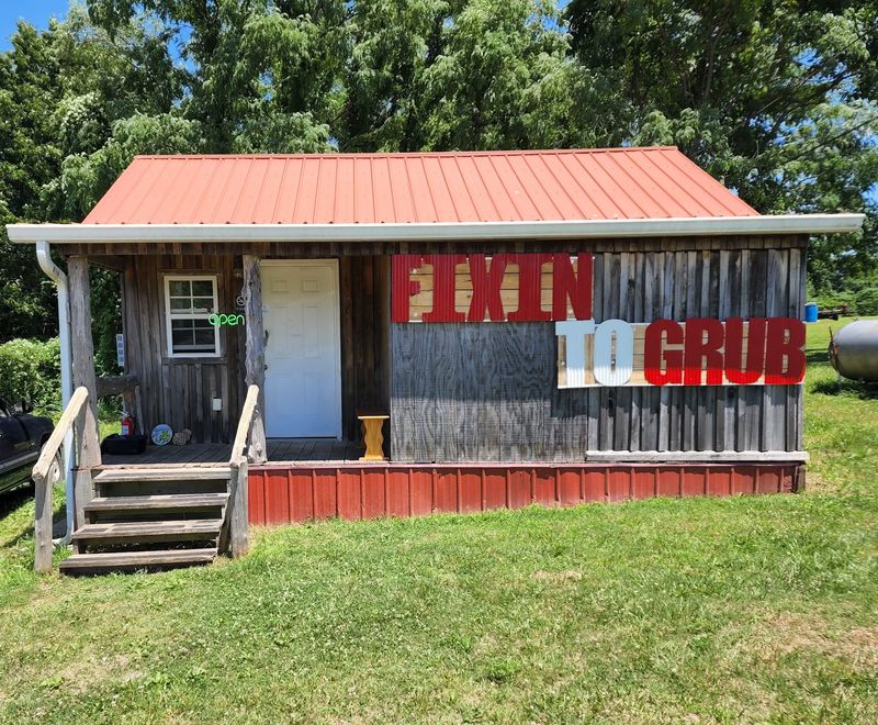 Fixin To Grub in Tennessee Ridge Fixin To Grub in Tennessee Ridge