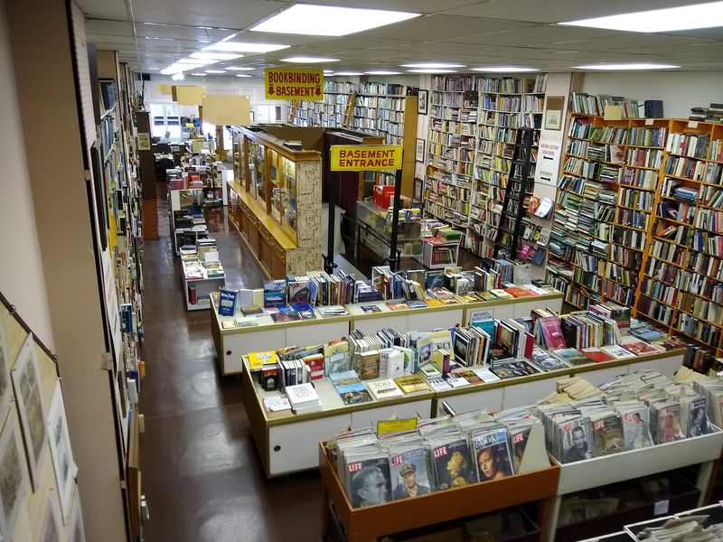 Floors That Turn Browsing Into an Adventure Floors That Turn Browsing Into an Adventure