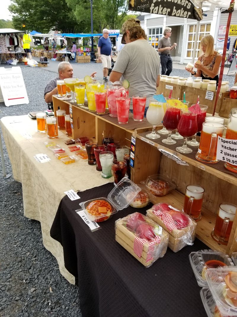 Food Trucks That Turn Shopping Into Lunch Food Trucks That Turn Shopping Into Lunch