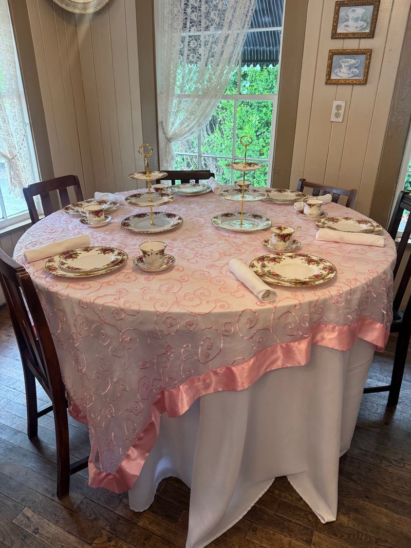 Four Friends Tea Room And Gifts (Pearland)