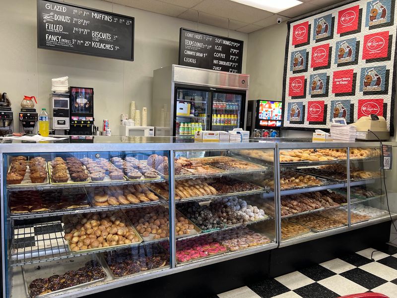 Fox's Donut Den - Nashville