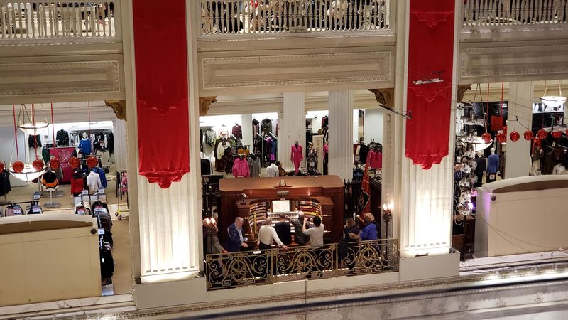 Free Concerts That Stop Shoppers in Their Tracks