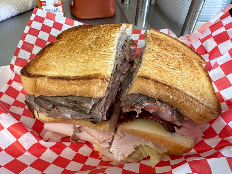 Fresh Burgers and Comfort Food That Hits the Spot Fresh Burgers and Comfort Food That Hits the Spot