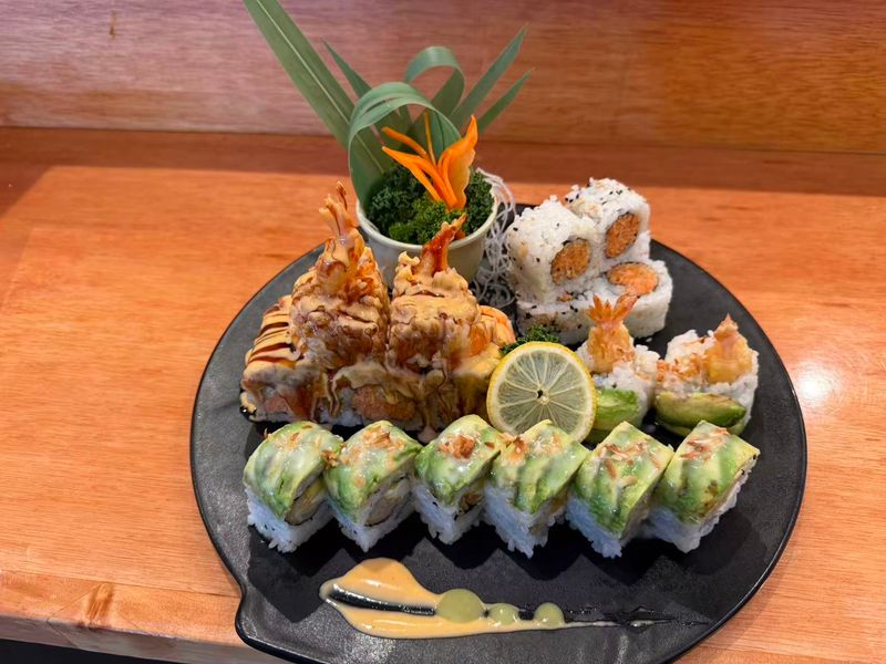 Fresh rolls made to order Fresh rolls made to order