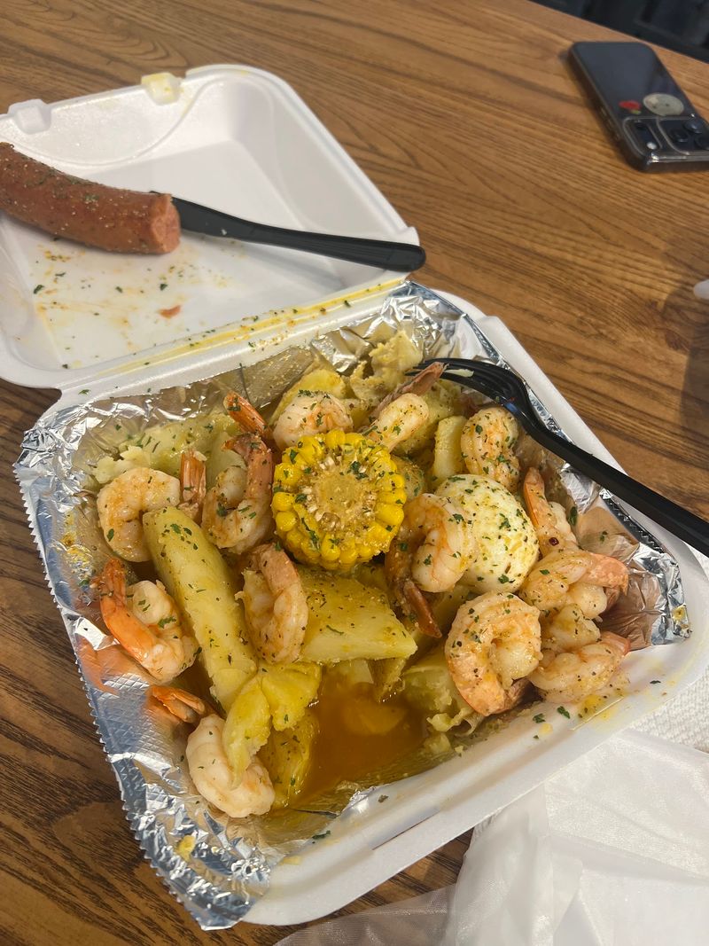 Fried Fish And Shrimp Platters For The Traditionalists Fried Fish And Shrimp Platters For The Traditionalists