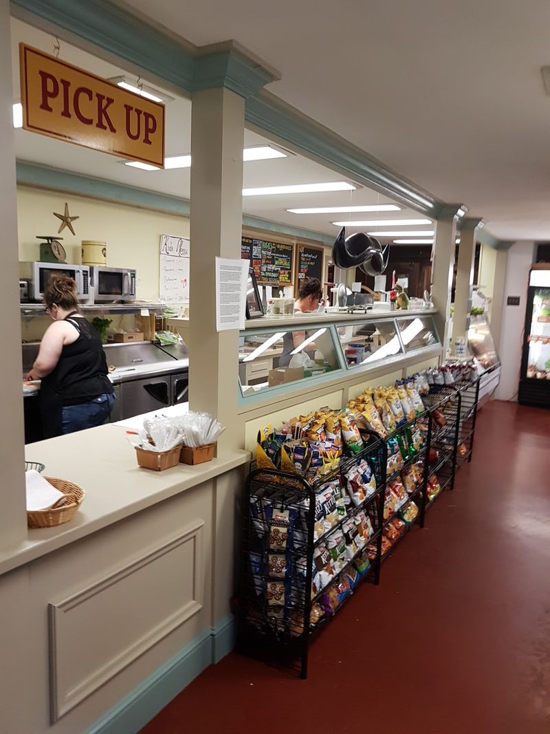 Friendly Service Keeps People Coming Back Friendly Service Keeps People Coming Back