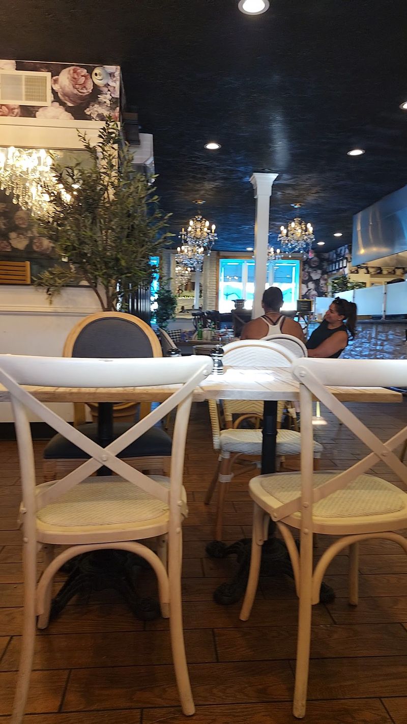 Friendly Service Makes the Meal Feel Personal Friendly Service Makes the Meal Feel Personal