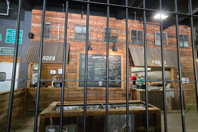 From Buses to Train Cars, These Tennessee Food Spots Are Seriously Unique