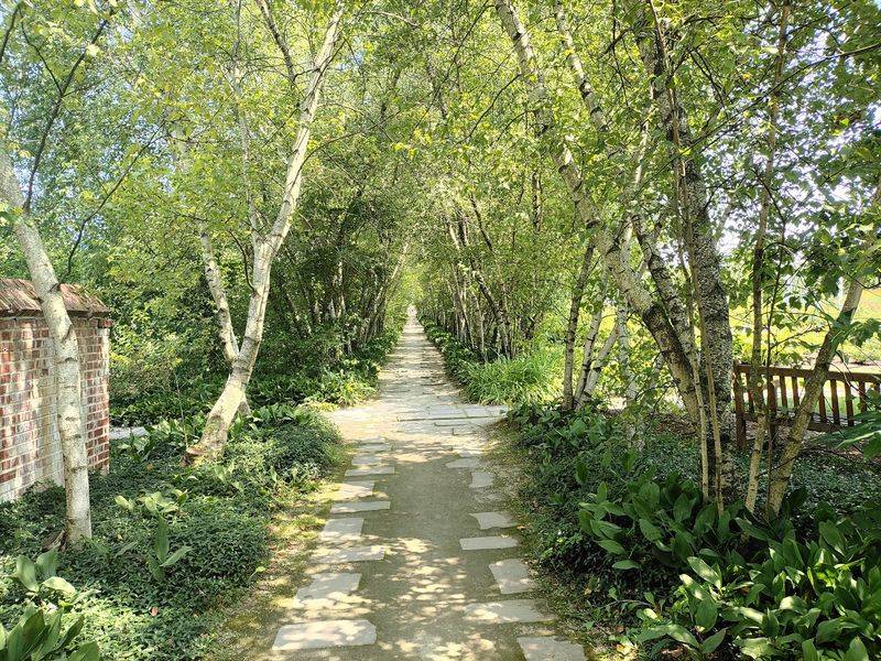 Gardens That Keep the Past in Bloom Gardens That Keep the Past in Bloom