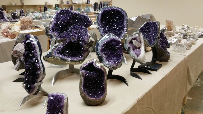 Geodes Hiding Secret Sparkle Geodes Hiding Secret Sparkle