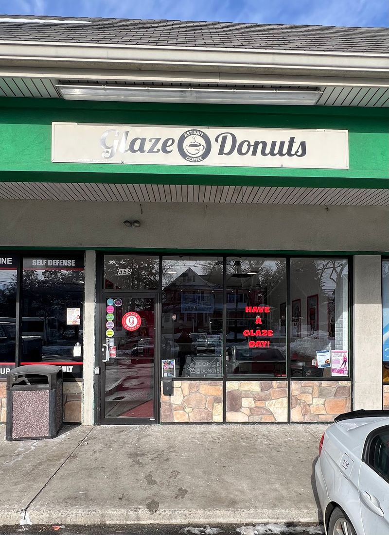 Glaze Donuts Brings Small-Batch Baking to New Milford Glaze Donuts Brings Small-Batch Baking to New Milford