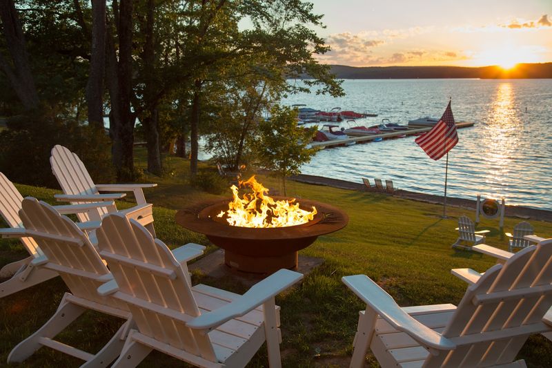 Grilling Near The Lake Feels Easygoing Grilling Near The Lake Feels Easygoing