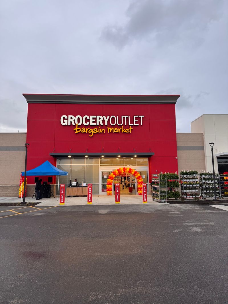 Grocery Outlet, Willoughby Hills Grocery Outlet, Willoughby Hills