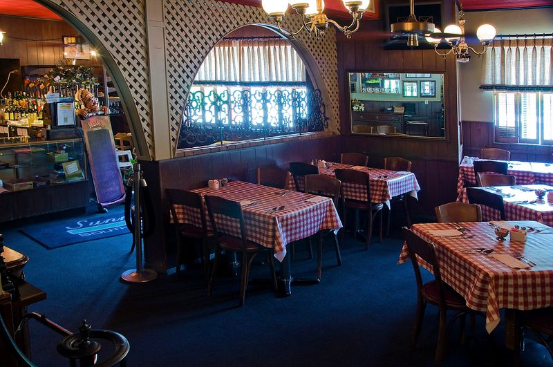A Dining Room That Refuses To Rush The Clock